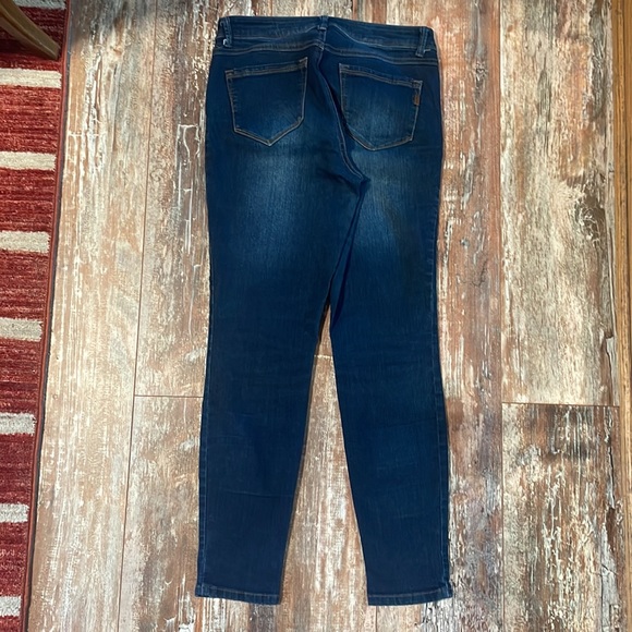 Jeans - Picture 2 of 6